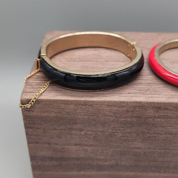 Vintage Hinged Bracelets With Safety Chain - Picture 2 of 6